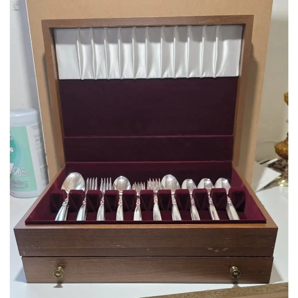 ONEIDA Community 54pc Stainless Steel Flatware Set Floral Handle, With Case